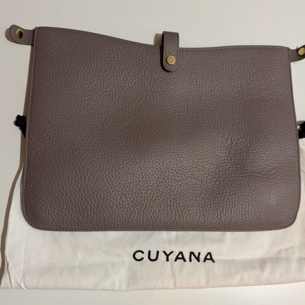 Cuyana 13” System Tote with laptop sleeve and adjustable strap - Picture 4 of 14